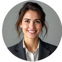 Retrato circular de la arquitecta Mikasa Techeira con fondo neutro y sonrisa profesional